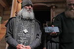 Схиигумен Сергий у входа в свою обитель на территории Среднеуральского женского монастыря, 17 июня 2020 года