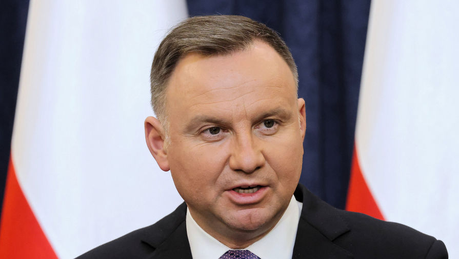 В Польше мужчина бросил петарду в кортеж президента страны