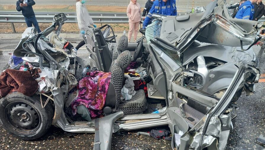 Девочка погибла в аварии с КамАЗом и 4 автомобилями в Астраханской области