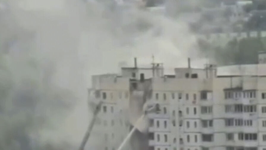 Крыша обрушившегося подъезда в Белгороде рухнула на спасателей