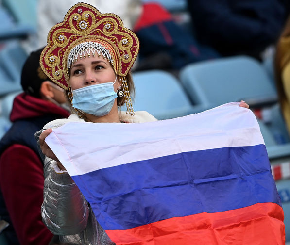 Болельщица сборной России во время матча отборочного турнира чемпионата мира по футболу 2022 между командами России и Словении, 27 марта 2021 года