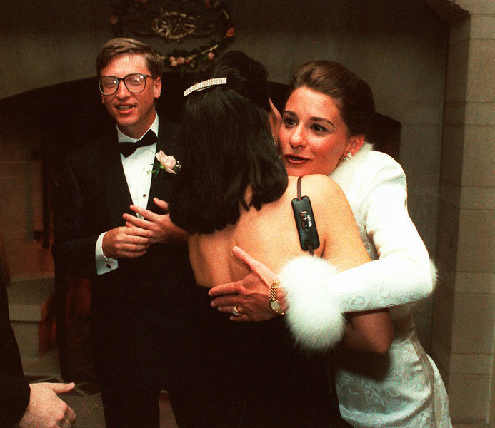 Билл и Мелинда Гейтс во время вечеринки в&nbsp;Сиэтле вскоре после свадьбы на&nbsp;Гавайях, 1994 год