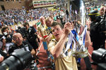 Аршавин является воспитанником петербургской школы футбола и большую часть карьеры провел в «Зените», с которым становился трехкратным чемпионом страны и обладателем самых серьезных трофеев в истории сине-бело-голубых — Кубка и Суперкубка УЕФА