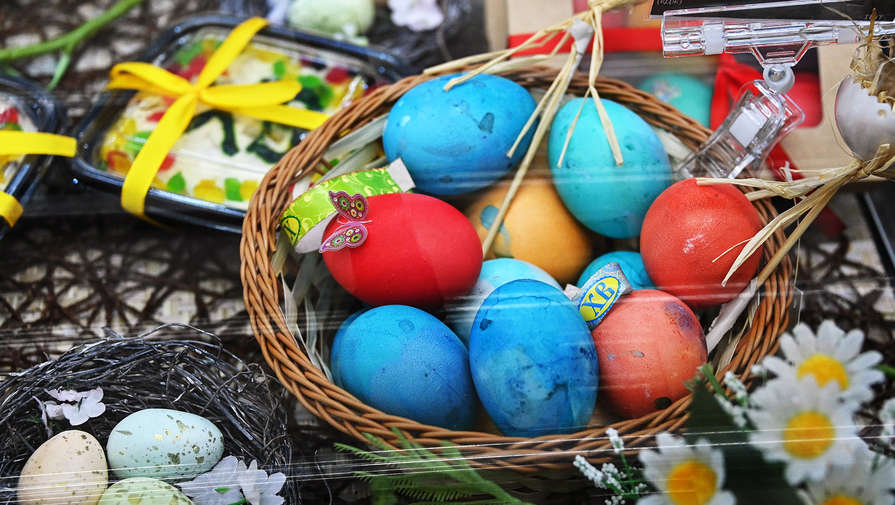 Россиянам сообщили безопасный для здоровья срок хранения пасхальных яиц