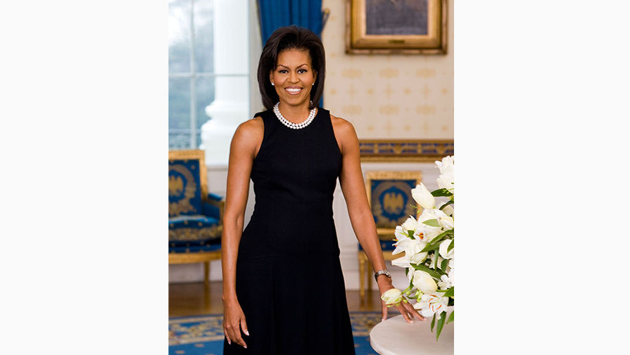 В&nbsp;платье Michael Kors на&nbsp;съемках для&nbsp;первого официального портрета в&nbsp;качестве первой леди США в&nbsp;феврале 2009&nbsp;года
