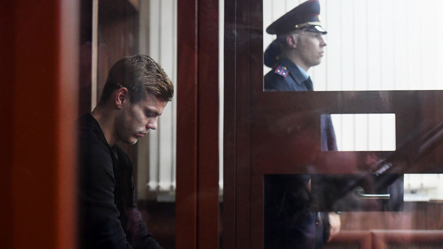 Футболист Александр Кокорин, обвиняемый в хулиганстве, на заседании Тверского районного суда Москвы, 11 октября 2018 года