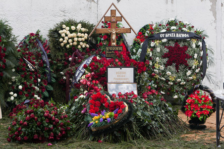 Криминального авторитета Аслана Усояна похоронили на Хованском кладбище