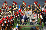 Президент Франции Франсуа Олланд во время празднования Дня взятия Бастилии 