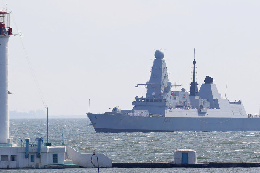Эсминец Defender в порту Одессы 