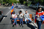 Сторонники лидера оппозиции в Армении Никола Пашиняна на улицах Еревана, 2 мая 2018 года