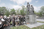 Памятник А. С. Пушкину и его няне Арине Родионовне во Пскове
