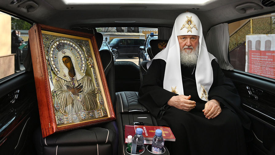 Патриарх Кирилл объехал Москву с молитвой против коронавируса ...