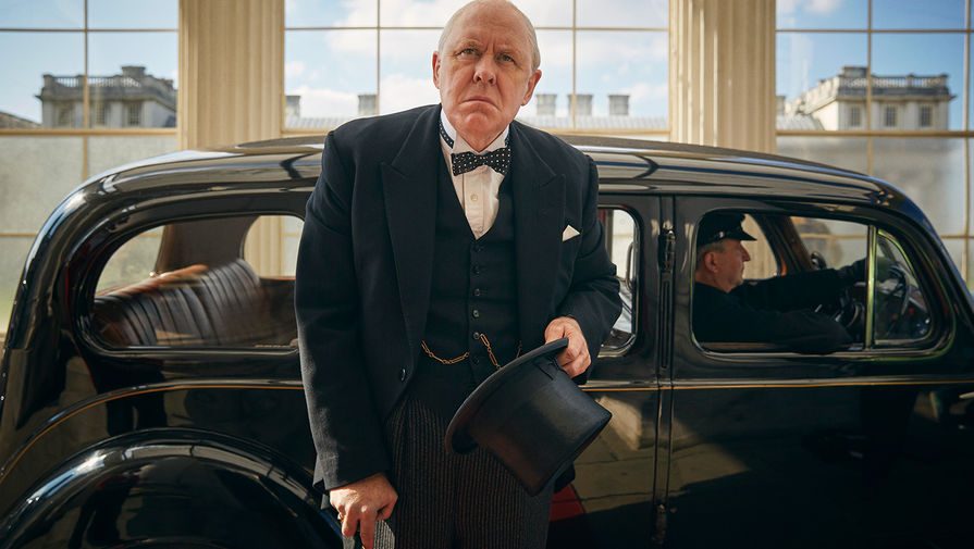 Джон Литгоу в&nbsp;роли Уинстона Черчилля в&nbsp;сцене из&nbsp;сериала «Корона» (2016)