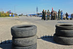 Активисты блокируют автомобильную трассу на границе Украины и Крыма у поселка Чонгар