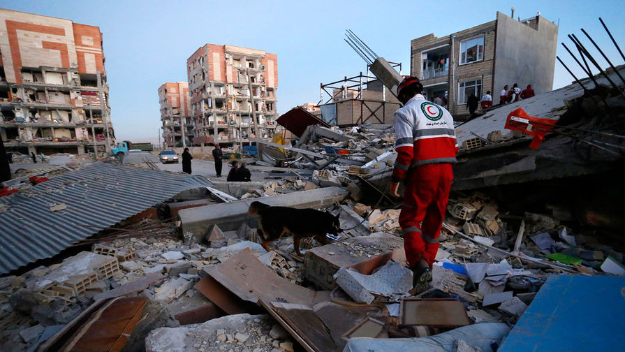 Поисково-спасательные работы в&nbsp;иранском городе Сере-Поле-Зохаб после землетрясения, 13&nbsp;ноября 2017&nbsp;года