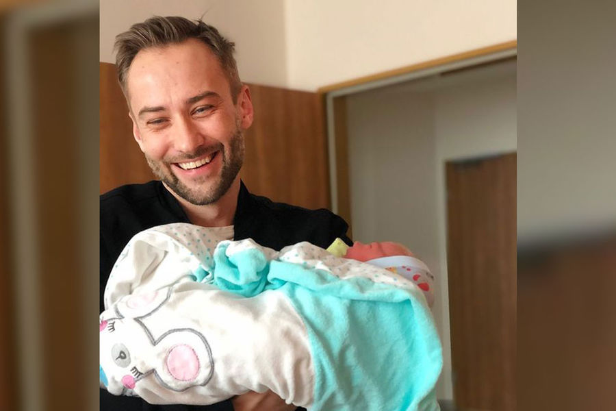 Дмитрий Шепелев стал отцом во второй раз и показал новорожденного -  Газета.Ru | Новости