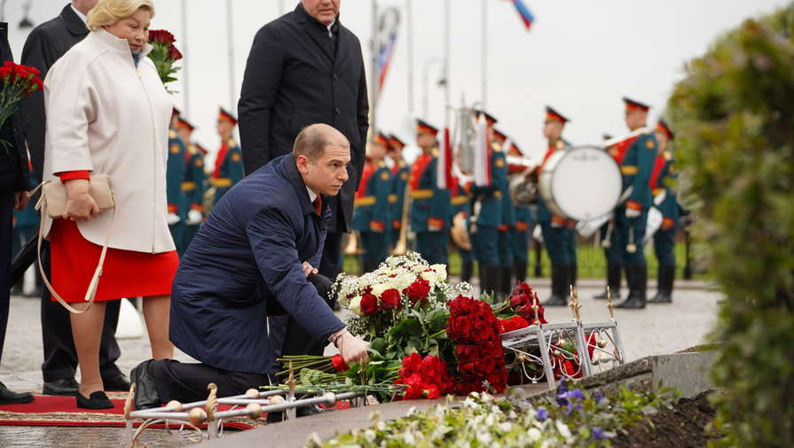 Депутат Михаил Романов поздравил петербуржцев с Днем города