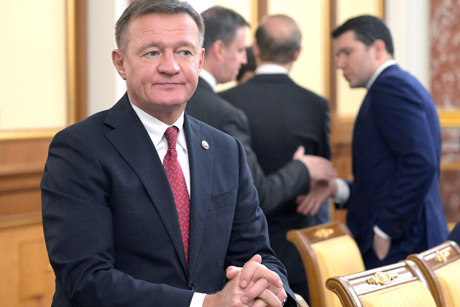 Министр транспорта РФ Роман Старовойт перед&nbsp;заседанием правительства РФ, 2024&nbsp;год
