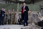 Президент США Дональд Трамп во время визита на авиабазу Баграм в Афганистане, 28 ноября 2019 года