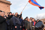 Оппозиционный политик Вазген Манукян во время митинга в центре Еревана, 25 февраля 2021 года
