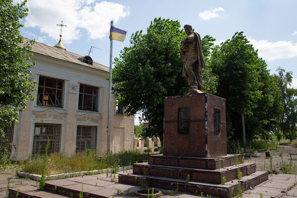 Памятник павшим воинам Великой Отечественной войны, Лисичанск, июль 2022&nbsp;года