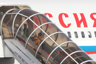 Самолет Ил-96 специального летного отряда «Россия» с бортовым номером RA-96023 в британском аэропорту Станстед перед вылетом в Россию, 20 марта 2018 года