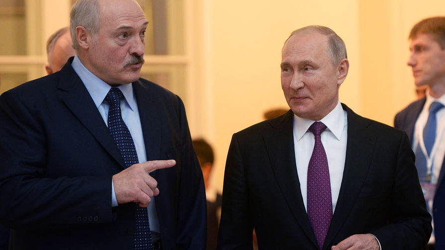 Президент России Владимир Путин и президент Белоруссии Александр Лукашенко после заседания Высшего Евразийского экономического совета в расширенном составе, 6 декабря 2018 года