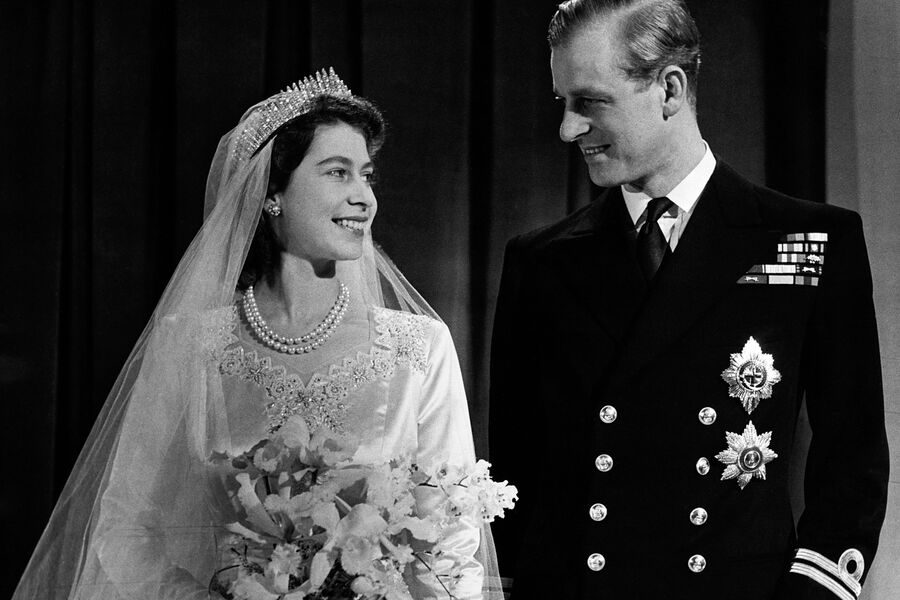 Принцесса Елизавета и принц Филипп в&nbsp;день свадьбы, 20&nbsp;ноября 1947&nbsp;года