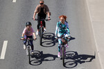 Участники весеннего велофестиваля на Садовом кольце, 18 мая 2024 года