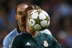 Манчестер Сити — Реал М - 1:1. Лука Модрич прячется за мячом.