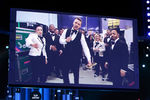 Джастин Тимберлейк дистанционно принимает одну из семи наград во время Billboard Music Awards 2014