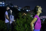 Жители Каракаса наблюдают полное лунное затмение