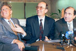 Джордж Сорос, Борис Салтыков и Борис Березовский после подписания договора о поддержке российской науки, 1995 год