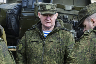 Командующий Воздушно-десантными войсками Андрей Сердюков во время командно-штабных учений ВДВ на полигоне Опук в Крыму, март 2017 года