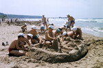 Дети строят замок из песка в пионерском лагере «Орленок», 1979 год 
