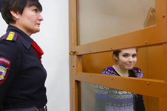 Студентка Александра Иванова (Варвара Караулова) во время заседания Московского окружного военного суда, 13 ноября 2016 года