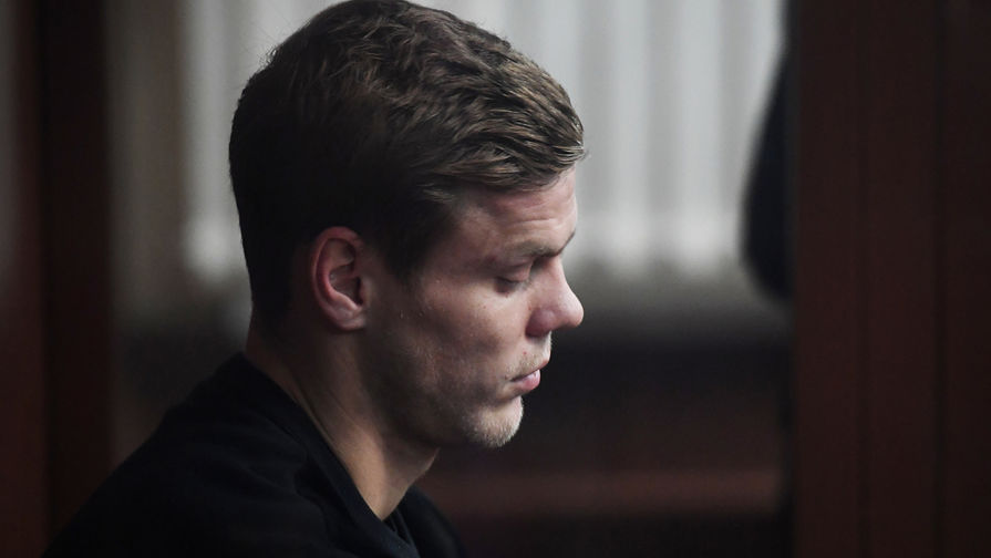 Футболист Александр Кокорин, обвиняемый в хулиганстве, на заседании Тверского районного суда Москвы, 11 октября 2018 года