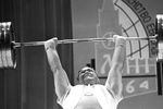 44-й чемпионат Европы по тяжелой атлетике в Москве, 1964 год. Юрий Власов устанавливает новый мировой рекорд, взяв вес 165 кг