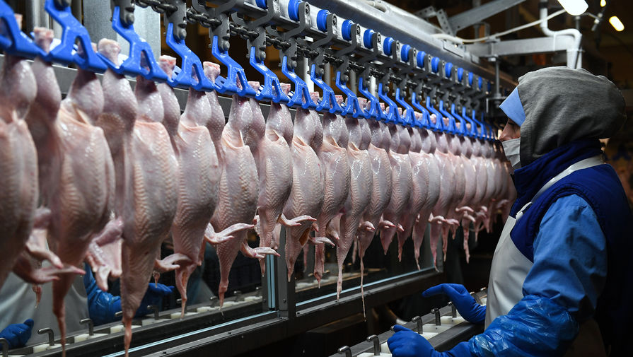 Цены на куриное мясо в России в конце августа упали ниже уровня 2021 года