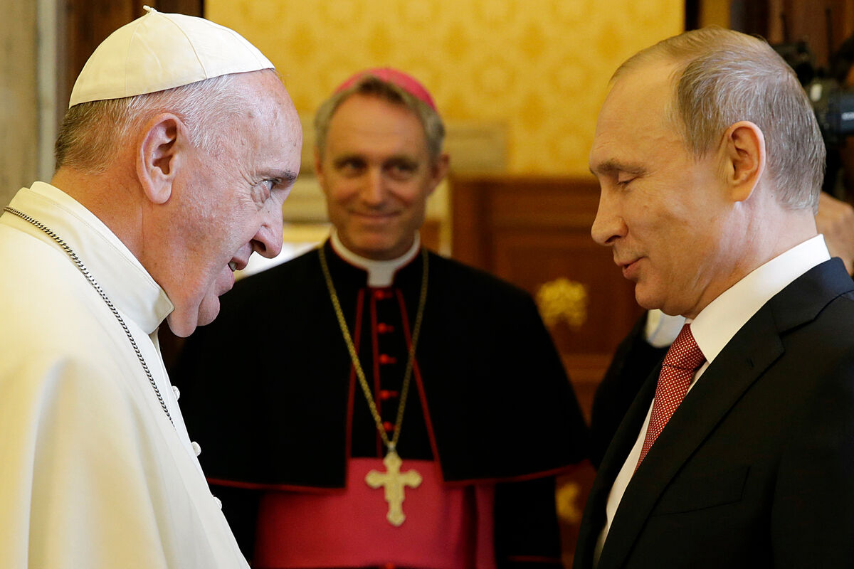 Папа Римский Франциск и президент РФ Владимир Путин в Ватикане, 2015 год