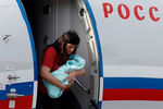  Одесская журналистка Елена Глищинская с ребенком в аэропорту Внуково