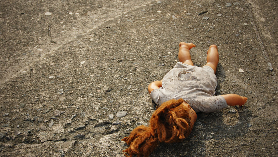 Англичанин нашел под лестницей куклу, убившую старых хозяев дома