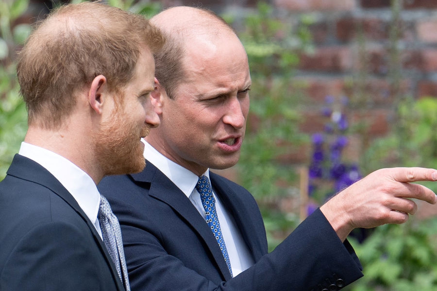 Принц Уильям и принц Гарри на&nbsp;открытии памятника Диане в&nbsp;Лондоне, 1 июля 2021 года