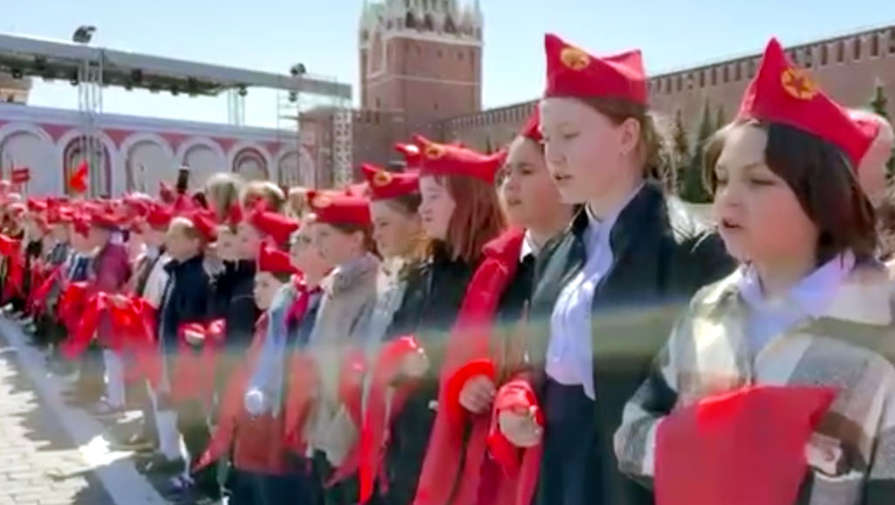 В Москве около 5 тыс. школьников стали пионерами