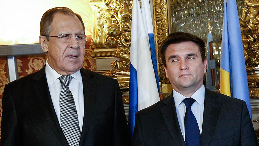 Министры иностранных дел России и Украины Сергей Лавров и Павел Климкин
