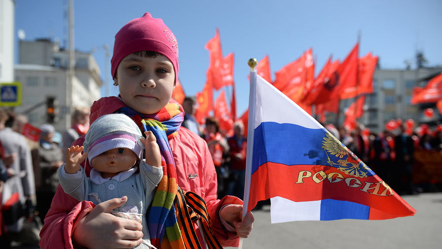 Юная участница первомайской демонстрации КПРФ в&nbsp;Екатеринбурге, 1&nbsp;мая 2017&nbsp;года
