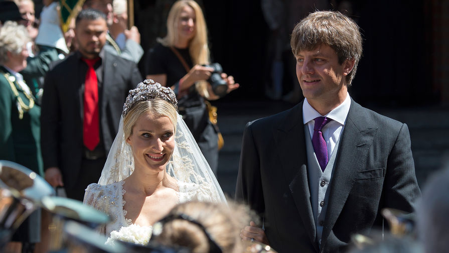 Принц Ганноверский Эрнст Август и его супруга Екатерина Малышева после свадебной церемонии в Ганновере, июль 2017 года