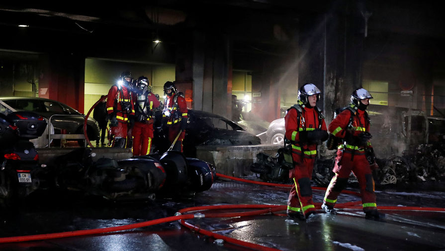 Работа экстренных служб на&nbsp;месте пожара около&nbsp;Лионского вокзала в&nbsp;Париже, 28 февраля 2019 года