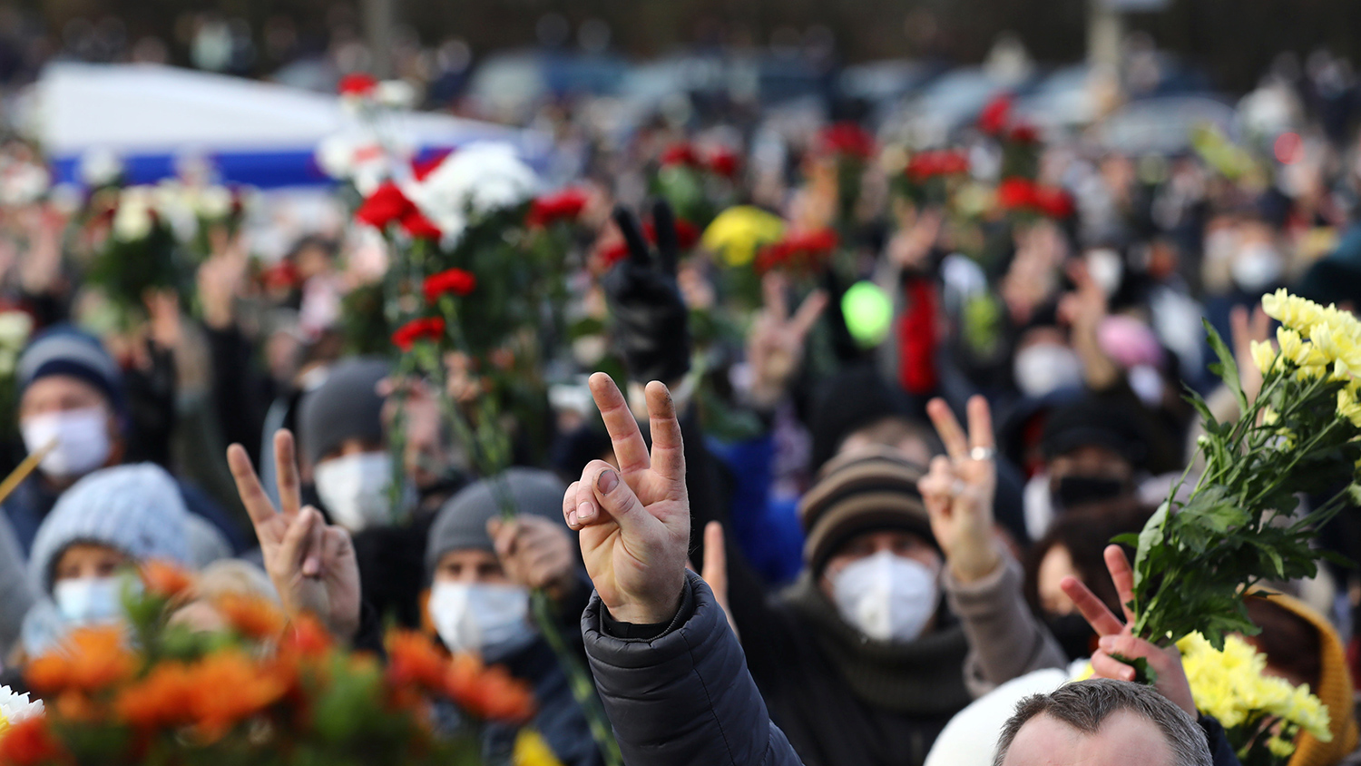 Во время церемонии прощания с погибшим в Минске Романом Бондаренко, 20 ноября 2020 года