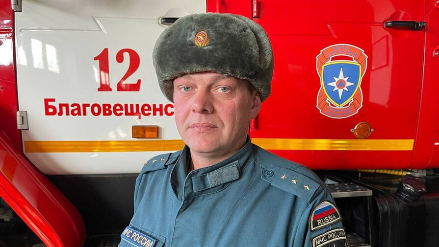 Пожарный в Амурской области остановил неуправляемый погрузчик и спас водителя